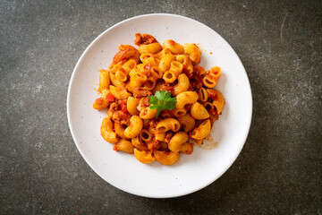 macaroni with tomatoes sauce and mince pork