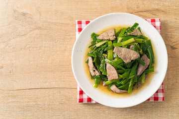 Stir-fried onion flower stem with pork liver