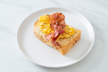 bread toast with scramble egg and bacon