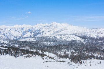 A view of snowy mountains on Mammoth Mountain in Mammoth Lakes, CA
