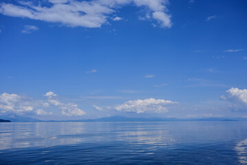 Naklejka na ściany i meble 風景素材　初夏の晴れた日の綺麗な琵琶湖