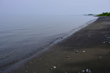 風景素材　薄曇りの初夏の琵琶湖