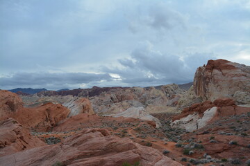 Fototapeta na wymiar hiking the beautiful landscape of Valley of Fire State Park in Nevada, USA