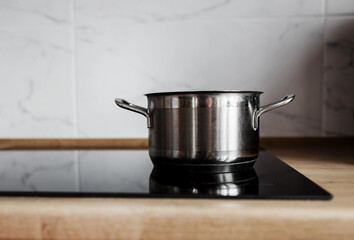  ceramic induction stove with pot