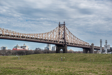 Fototapeta premium Crossing the Hudson River in NYC