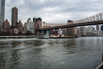 Obraz premium Crossing the Hudson River in NYC
