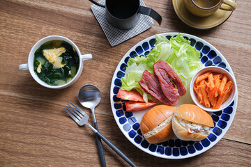 朝の朝食風景ワンプレートでパワーチャージ