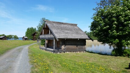 Fototapeta na wymiar Peasant house on Lake Onega. Kizhi, Republic of Karelia, Russia.