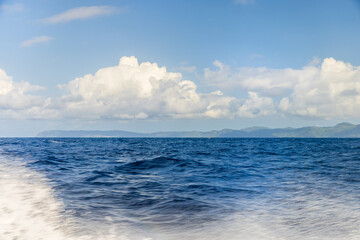 Fototapeta premium 高速船から望む西表島 