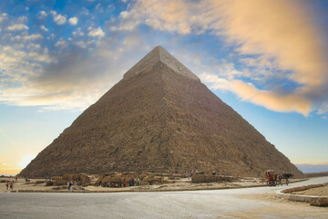 Fototapeta na wymiar Beautiful scenery of the pyramid of Khafre in Giza, Egypt