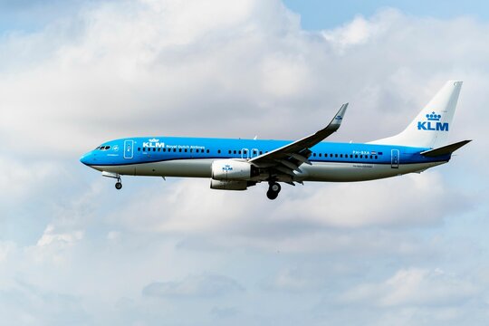Boeing 737 aircraft of the KLM company, landing at the Josep Tarradellas Airport
