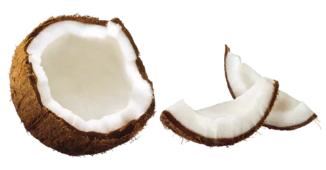 Foto op Plexiglas Pedaços de cocos quebrados em fundo transparente - fruta coco © WP!
