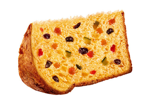 Fatia de panetone de frutas secas e cristalizadas em fundo transparente - bolo natalino italiano 