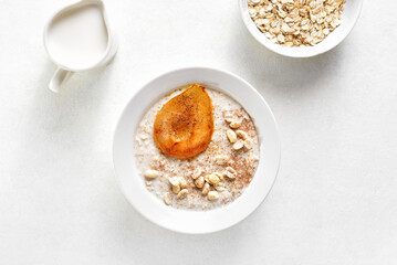 Oat porridge with caramelized pear and peanut
