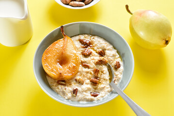 Oatmeal with caramelized pear and walnut