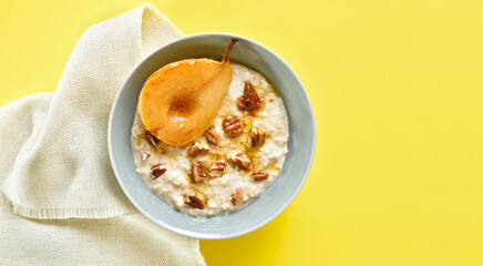 Oatmeal with caramelized pear and walnut