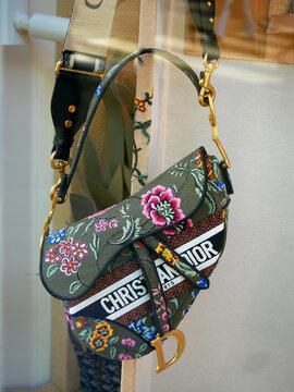 Christian Dior haute couture accessories : "Saddle" bag with shoulder strap. Floral print