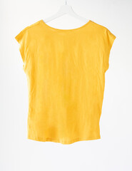 Camiseta amarilla verano