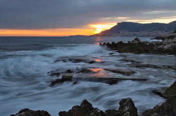 Fototapeta premium Méditerranée, crépuscule vers Monaco