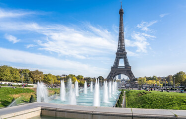 Eiffel Tower in Paris - obrazy, fototapety, plakaty