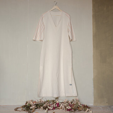 Organic and arty dress with red waves on wall