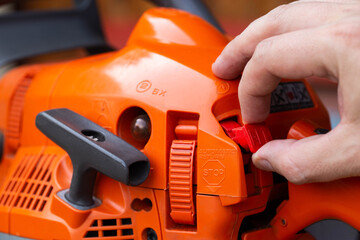 Opening and closing the throttle by moving the combination lever up one detent position to start...