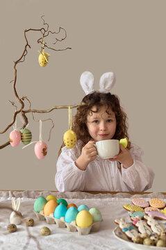 Easter bunny drink a tea