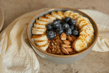 Healthy banana-berrie brakfast bowl