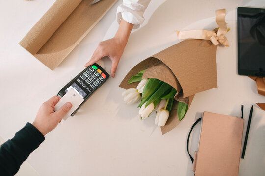 Paying on pos terminal