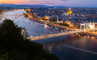 Fototapeta na wymiar Budapest by night 