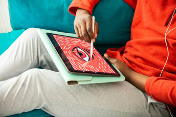 Anonymous person using an ipad