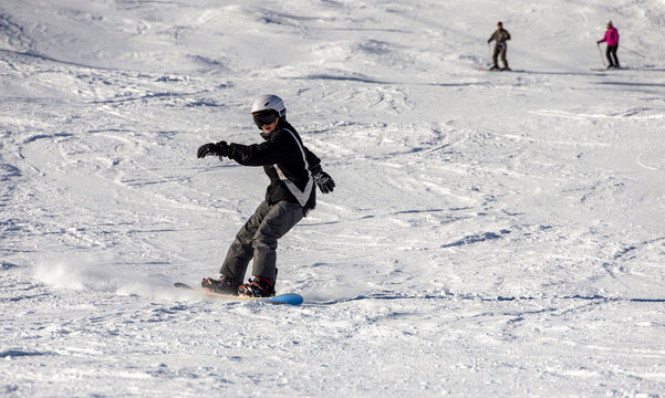 Snowboarder