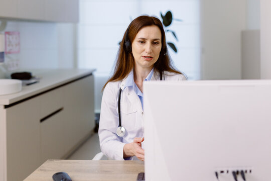 E-medicine physician gadget healthcare consultant medicare 