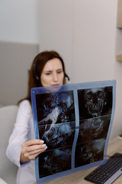 MRI image doctor medical examination occupation expertise 