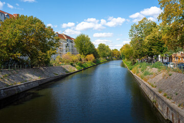 Fototapeta na wymiar Neukolln Ship Canal (Neukollner Schiffahrtskanal) - Berlin, Germany