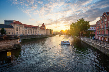 Fototapeta na wymiar Beautiful sunset at Spree River with Boat - Berlin, Germany