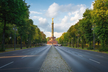 Victory Column (Siegessaule), Tiergarten Park and Bundesstrasse 2 highway  - Berlin, Germany