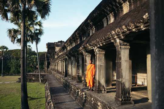 Buddhist monk appreciating the architecture of the Angkor Wat temple