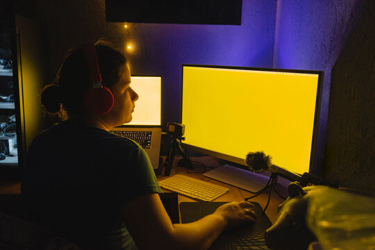 woman at home about to start a live broadcast.