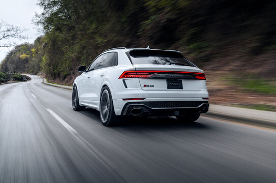 Seattle, WA, USA
April 17, 2023
White Audi RS Q8 