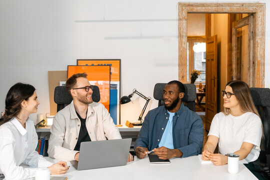 Colleagues in the office have a casual conversation during a meeting 