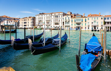 Fototapeta na wymiar Scenic view of famous Grand canal with ancient buildings and boats in sunny day, Venice, Italy
