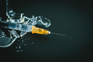 注射器　麻薬　ドラッグ　ワクチン　薬害　健康被害のイメージ写真