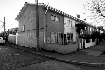 Fototapeta na wymiar casa en perspectiva en blanco y negro