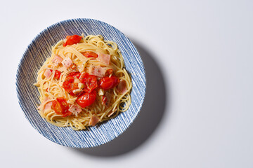 ミニトマトとベーコンのパスタ