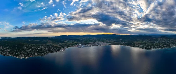 Cercles muraux Plage de Camps Bay, Le Cap, Afrique du Sud Sunset Drone Flight with Panoramas and wide angle shots from DJI Mavic 3