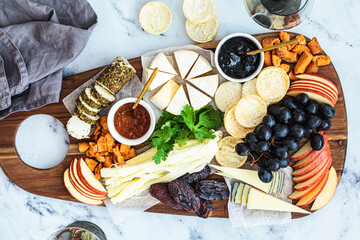 Cheese board with fruits and crackers.