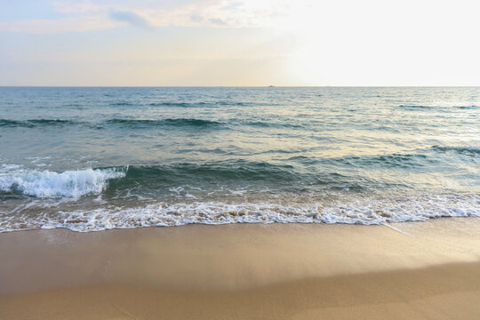 waves on the beach 오후의 바닷가 파도 거품 모래사장 © simyeon