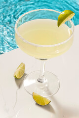 cocktail with lime - 593895304