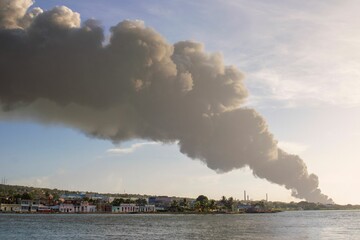 Naklejka na ściany i meble Scary huge fire of fuel tanks in the port of matanzas, cuba